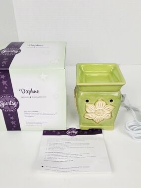 Scentsy Daphne Ceramic Wax Warmer in Light Green